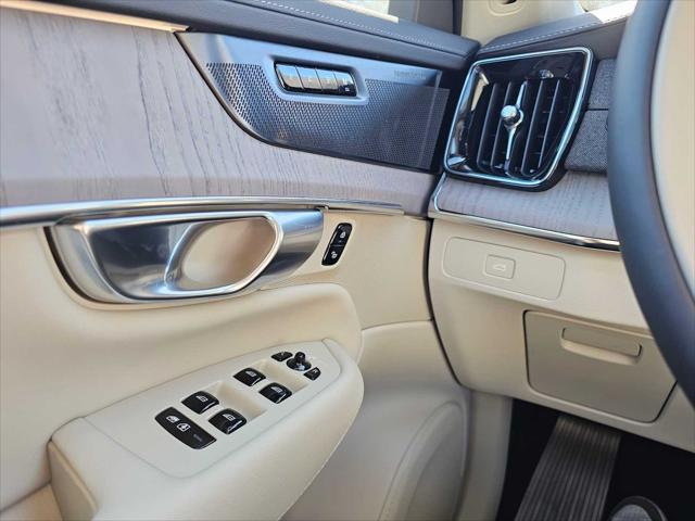 2026 Volvo XC90 Ultra, B6 AWD Gas (mild hybrid), Gasoline, Bright, 7 Seats