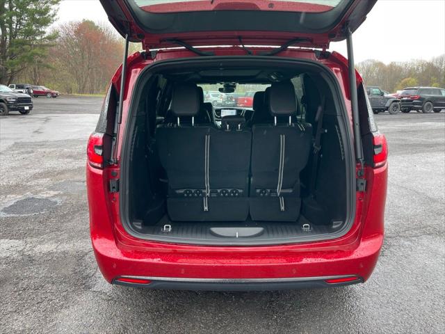 2026 Chrysler Pacifica Select AWD