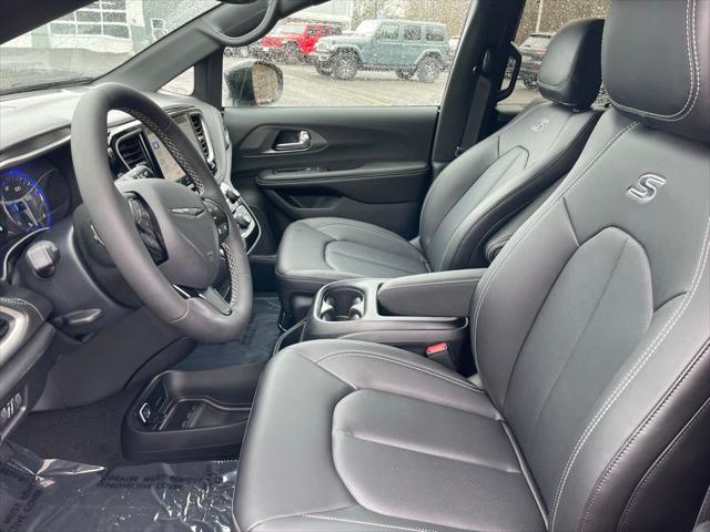 2026 Chrysler Pacifica Select AWD