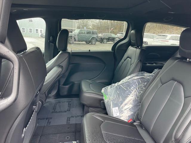 2026 Chrysler Pacifica Select AWD