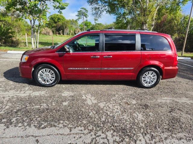 2016 Chrysler Town & Country Limited for sale in Vero Beach, FL