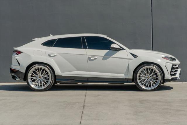 2019 Lamborghini Urus Base