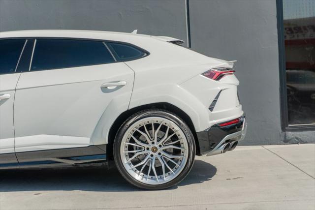 2019 Lamborghini Urus Base