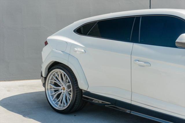 2019 Lamborghini Urus Base