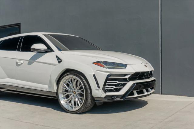 2019 Lamborghini Urus Base