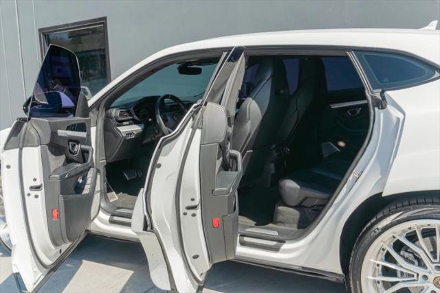2019 Lamborghini Urus Base