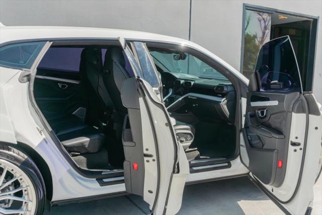 2019 Lamborghini Urus Base