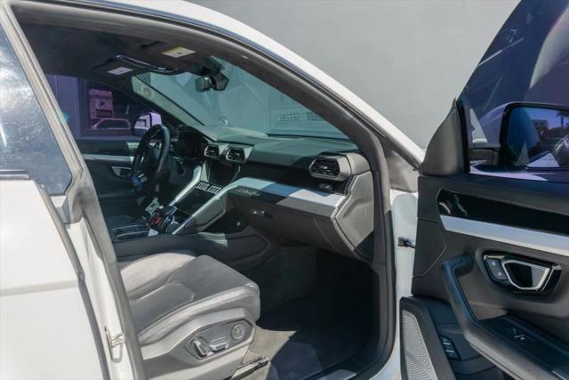 2019 Lamborghini Urus Base