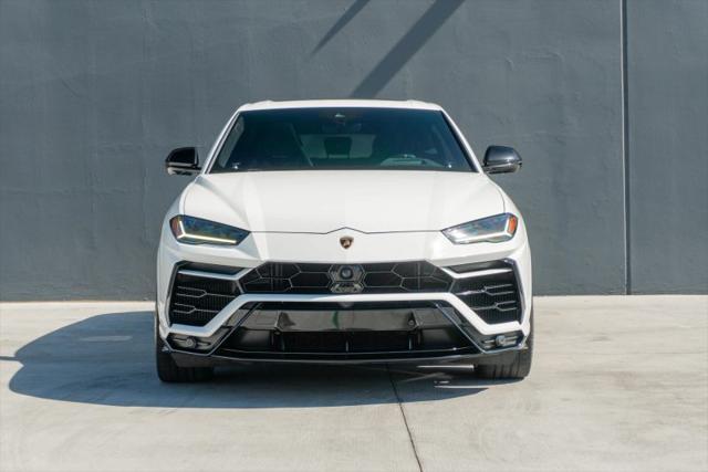 2021 Lamborghini Urus Pearl Capsule