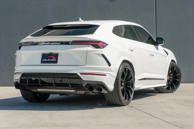 2021 Lamborghini Urus Pearl Capsule