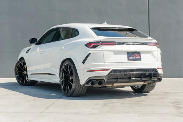 2021 Lamborghini Urus Pearl Capsule