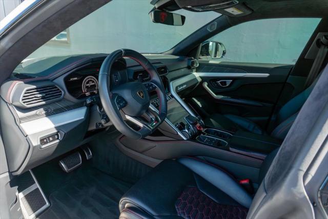 2021 Lamborghini Urus Pearl Capsule