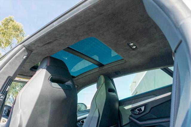 2021 Lamborghini Urus Pearl Capsule