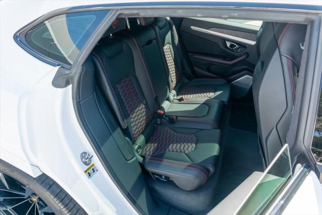 2021 Lamborghini Urus Pearl Capsule