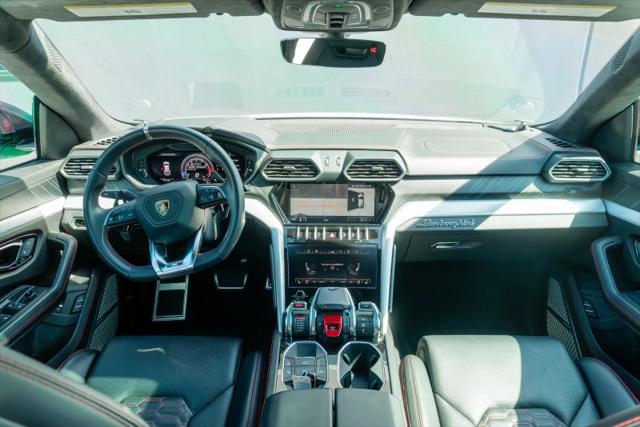2021 Lamborghini Urus Pearl Capsule