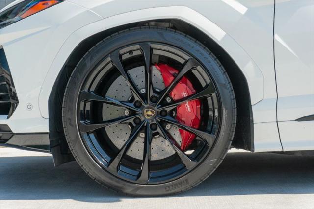2021 Lamborghini Urus Pearl Capsule