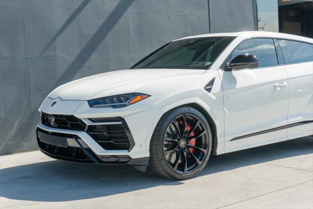 2021 Lamborghini Urus Pearl Capsule