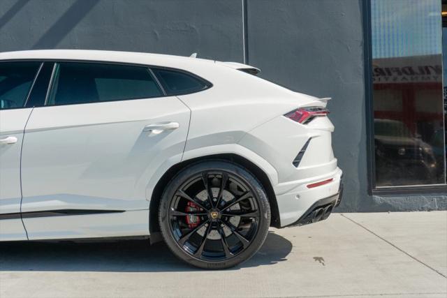 2021 Lamborghini Urus Pearl Capsule