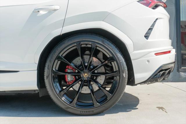 2021 Lamborghini Urus Pearl Capsule
