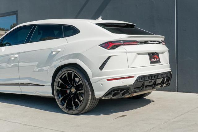 2021 Lamborghini Urus Pearl Capsule