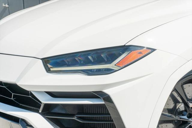 2021 Lamborghini Urus Pearl Capsule