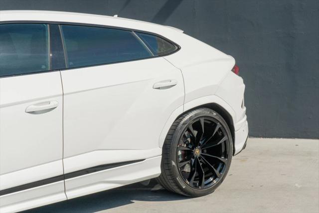 2021 Lamborghini Urus Pearl Capsule