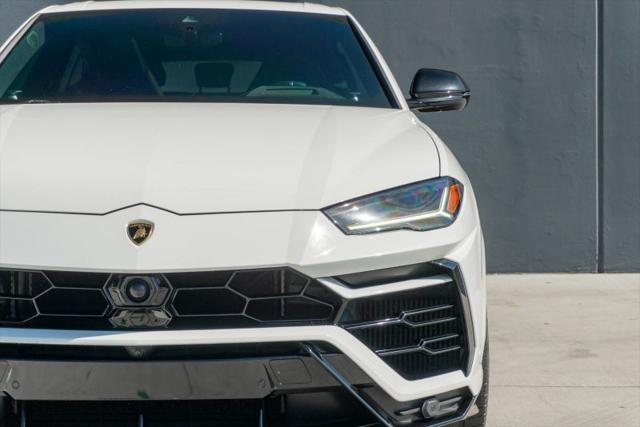 2021 Lamborghini Urus Pearl Capsule