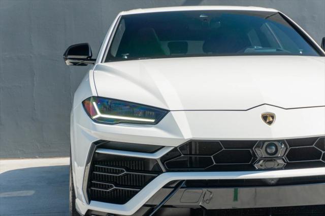 2021 Lamborghini Urus Pearl Capsule