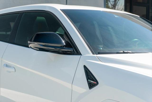 2021 Lamborghini Urus Pearl Capsule