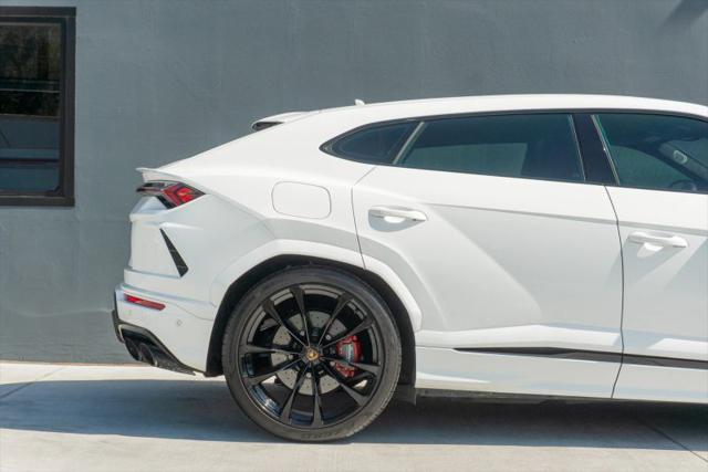 2021 Lamborghini Urus Pearl Capsule