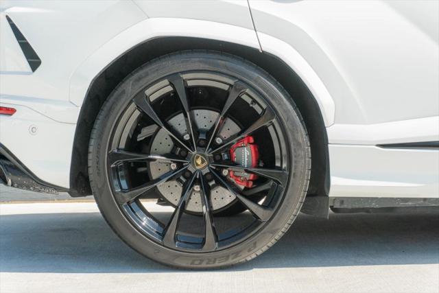 2021 Lamborghini Urus Pearl Capsule