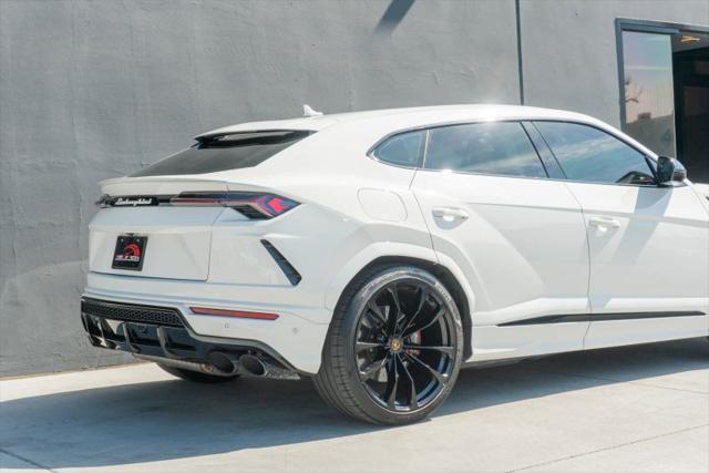 2021 Lamborghini Urus Pearl Capsule