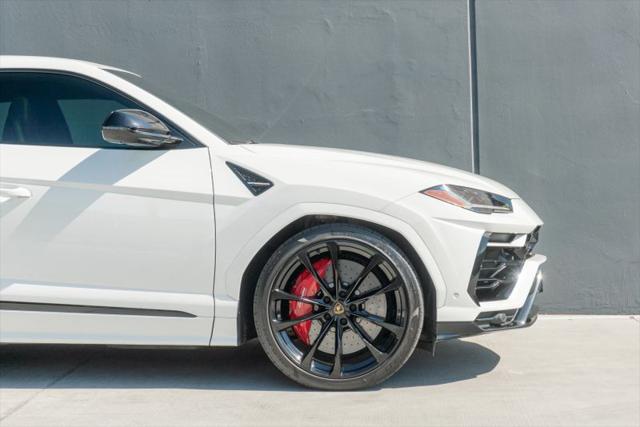 2021 Lamborghini Urus Pearl Capsule