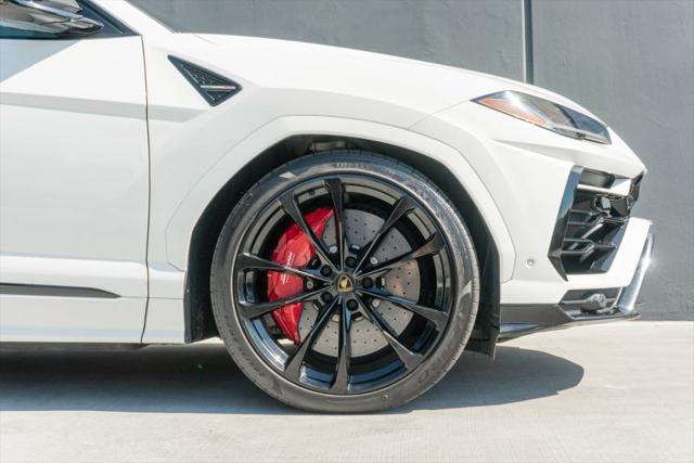 2021 Lamborghini Urus Pearl Capsule