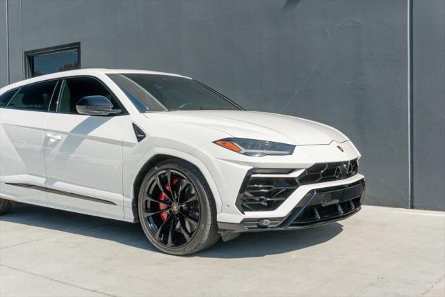 2021 Lamborghini Urus Pearl Capsule