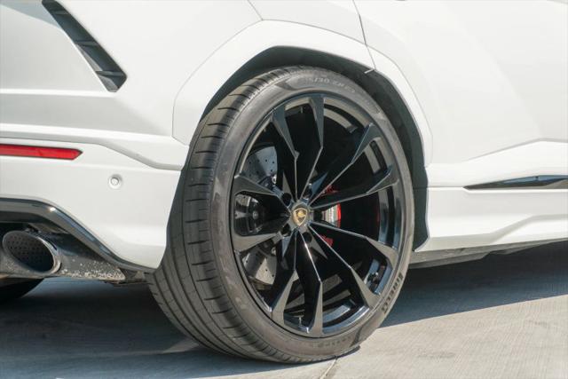 2021 Lamborghini Urus Pearl Capsule
