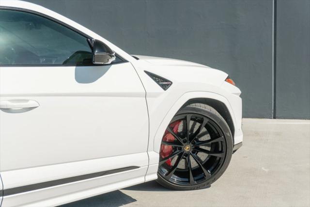 2021 Lamborghini Urus Pearl Capsule