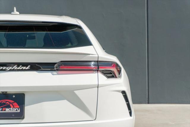 2021 Lamborghini Urus Pearl Capsule