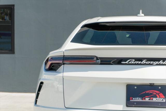 2021 Lamborghini Urus Pearl Capsule