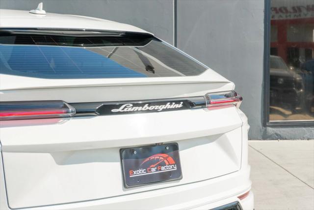 2021 Lamborghini Urus Pearl Capsule