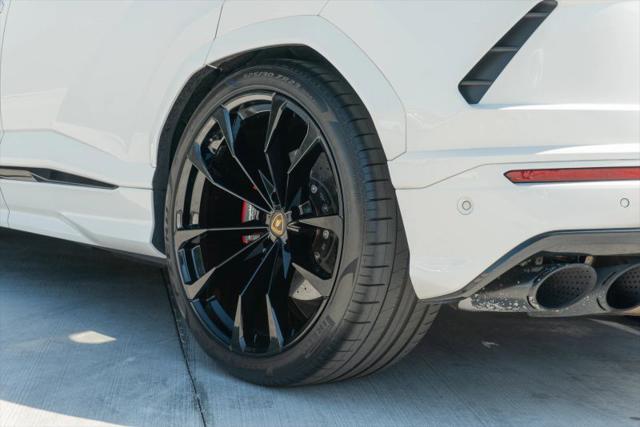 2021 Lamborghini Urus Pearl Capsule