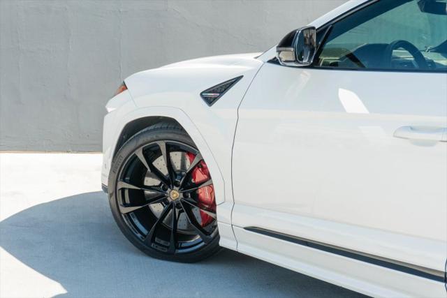 2021 Lamborghini Urus Pearl Capsule