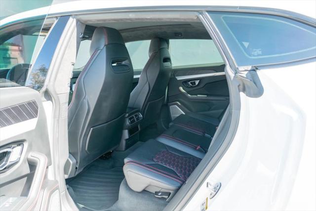 2021 Lamborghini Urus Pearl Capsule