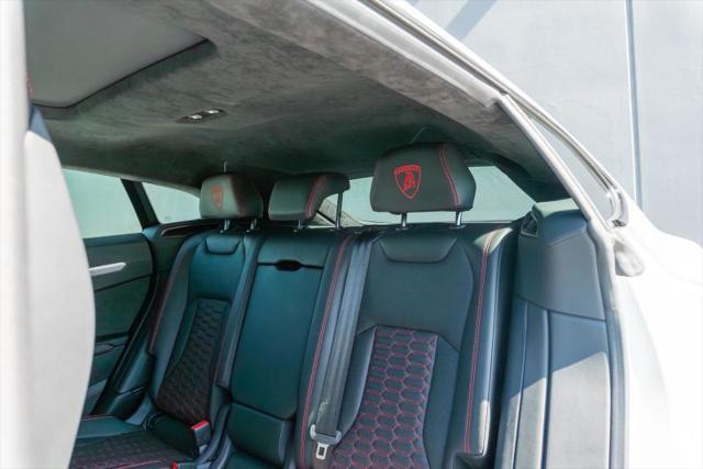 2021 Lamborghini Urus Pearl Capsule