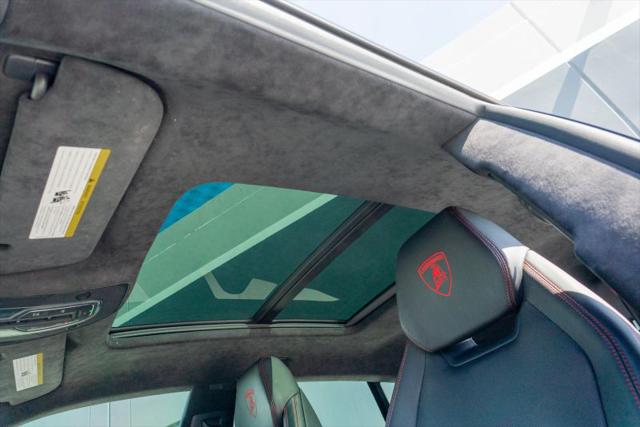 2021 Lamborghini Urus Pearl Capsule