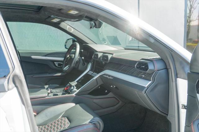2021 Lamborghini Urus Pearl Capsule