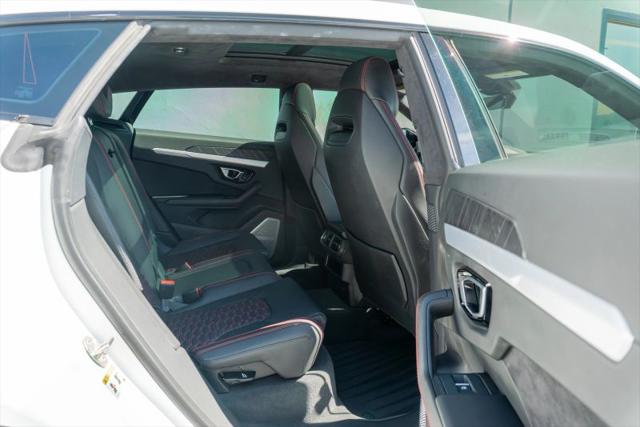 2021 Lamborghini Urus Pearl Capsule