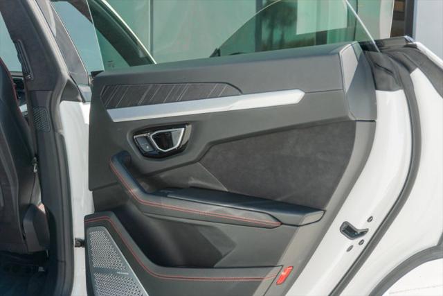 2021 Lamborghini Urus Pearl Capsule