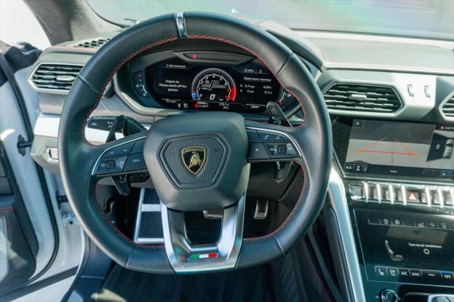 2021 Lamborghini Urus Pearl Capsule