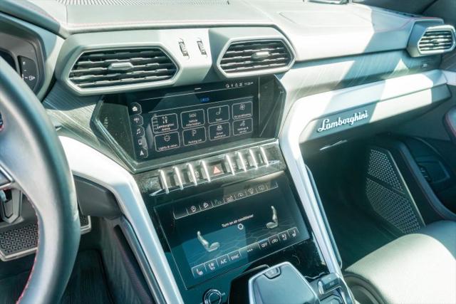 2021 Lamborghini Urus Pearl Capsule